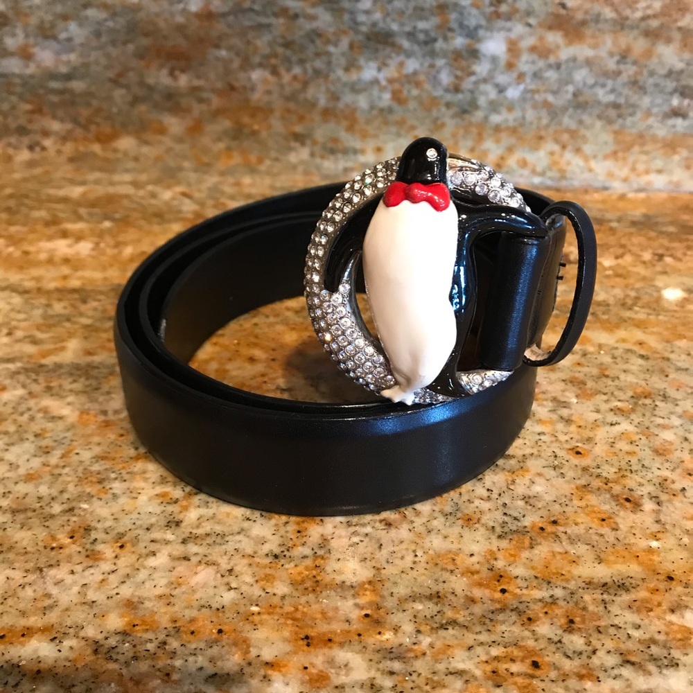 Penguin buckle belt